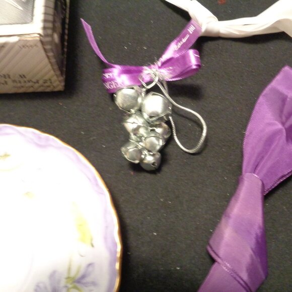 OLD MONEY JUNK DRAWER VINTAGE PORCELAIN POTTERY DOLL ORNAMENT RIBBON ETC… - Picture 12 of 16